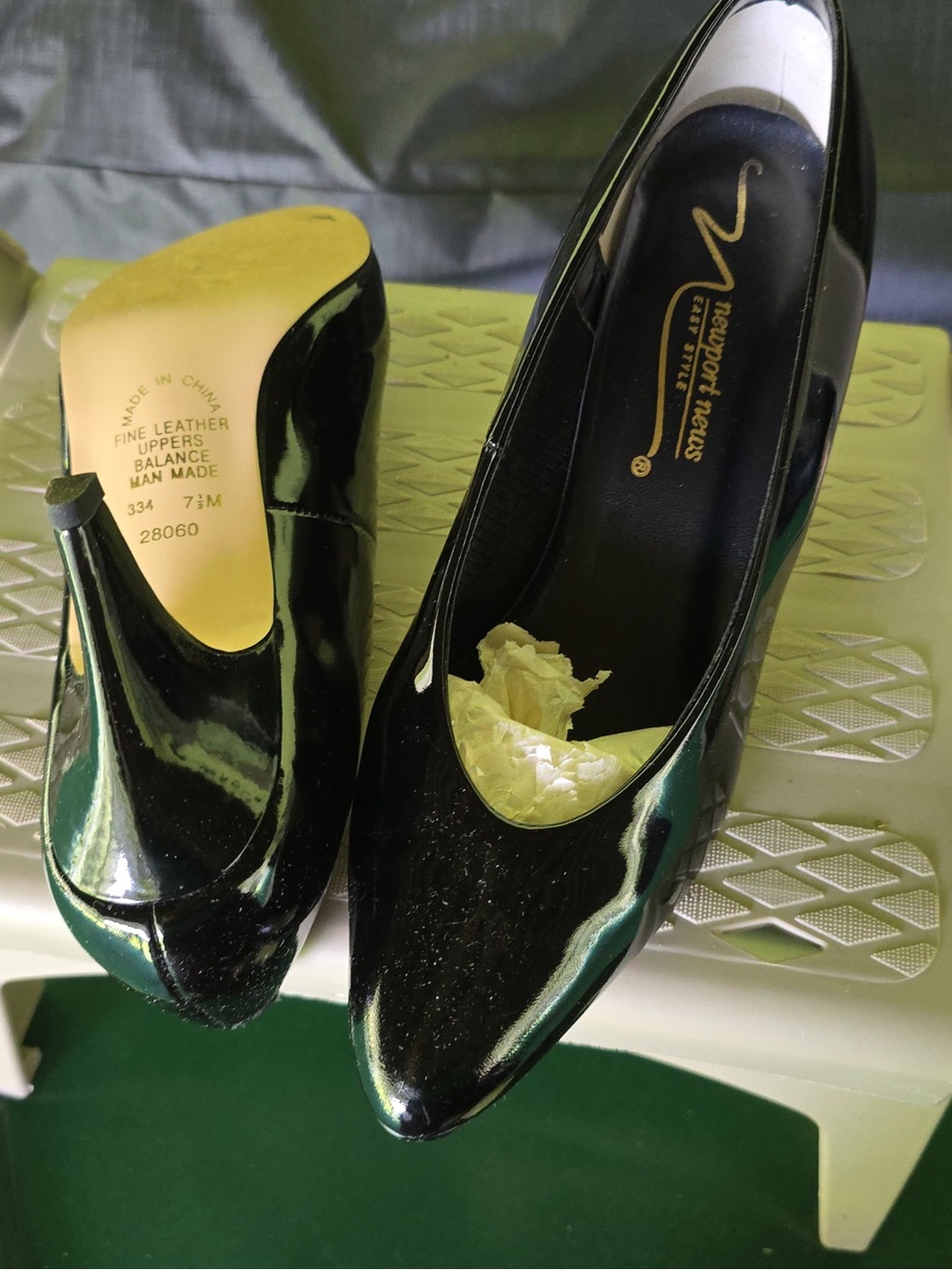 Women's Black Patent Pointed-Toe Pumps